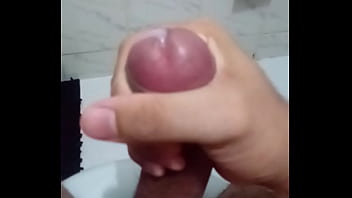Lésbicas se chupando no chuveiro Achei video no celular porno