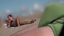 Bulge dick flash on beach with sexy feet lady -... Bulge dick flash on beach with sexy feet lady -...