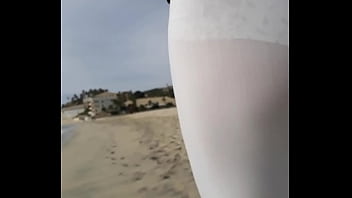 Exquisitas Nalgas De Crossdresser En La Playa...