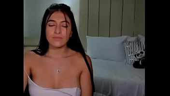 Diana Jones Y Sus Hombros Suaves Y Bonitos De La Web...