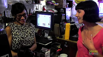 Lesbian Fuck ChangePorn Videos on ChangePorn.com