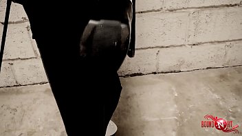 Nachtmantel-Sklave: Fremdsperm Lustritual