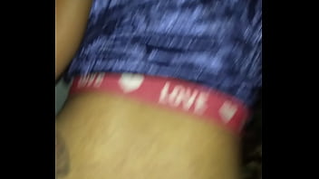 Bunda grande calça jeans Gozando na garganta da irma