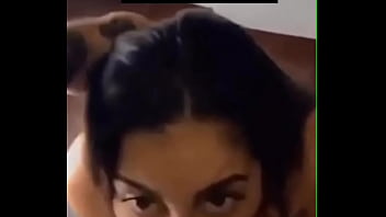 Ma petite beurette Samira me fait une snap dans la cuisine de ses parents...