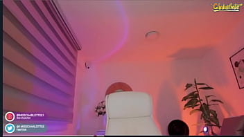 Colombiana Petite Hermosa...