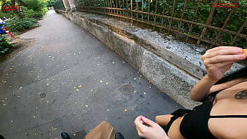 Straßenrand-Wurst-Orgie mit Kumpel