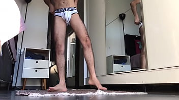 VESTINDO ROUPA PARA IR TRABALHAR...