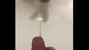 Man piss bath sink...