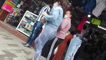 Rico culito en la calle...