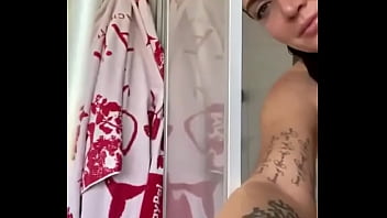 Que Tal Esta Belleza En La Ducha...
