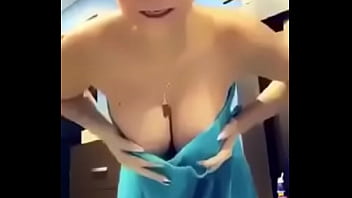 Mujer Pierde Apuesta Y Muestra Todo...