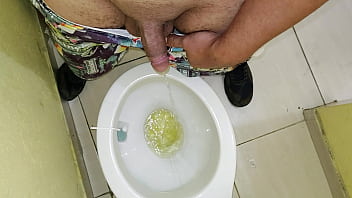 Mijando No Trabalho...