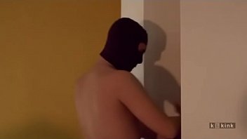 Katzenfessel: Machtspiel der Domina