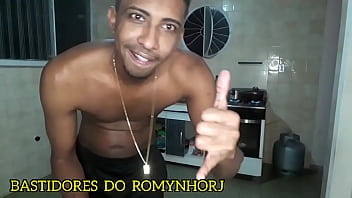 Videos travesti gozando muito Video dois homens fazendo sexo com uma mulher