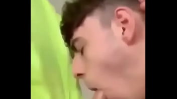 Chico Se La Mama A Su Amigo En Su Cuarto...