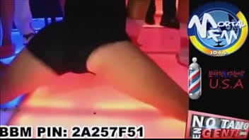 Gostosas mechendo gostoso na balada...