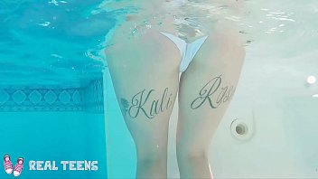 Tattoo-Göre Kali: Pool-Orgasmus in Ego-Sicht!