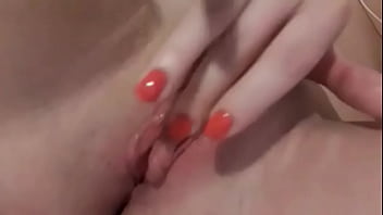Chica Flaquita Se Toca Bien Rico Y Juega Con Un Dildo Descargar...