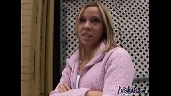 Miriam speelt met een speelgoed 30