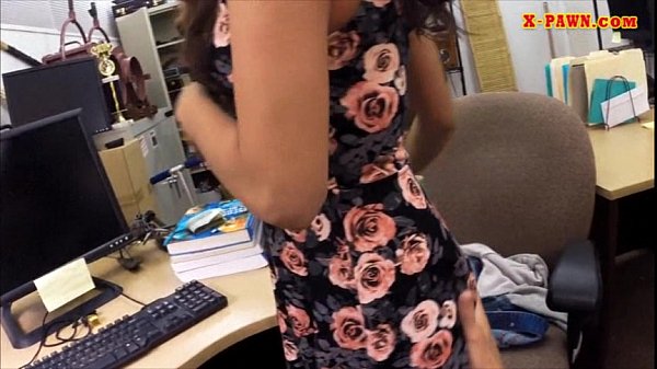 Amateurse student verliest haar pussy voor geld