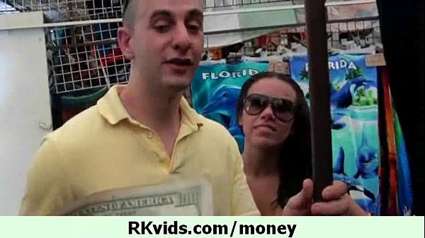 Krijg cash voor een kijkje op mijn pussy