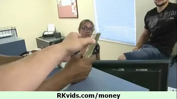 14-jarige Hotbabe: Geld praat met mijn knop