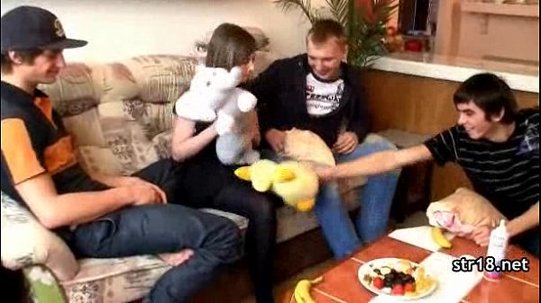 Mijn 18 jarige zoentje krijgt hard gefuckt 5
