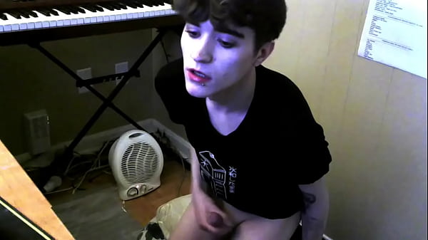 19 y/o sub boy cumming for group of webcam strangers