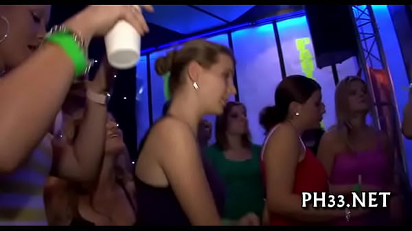 Kletsen in club gedrild naakt danseres 5