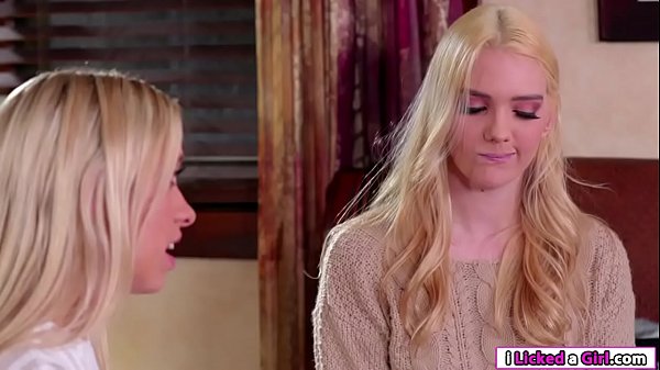 Khloe eet haar stiefzus pussy 5