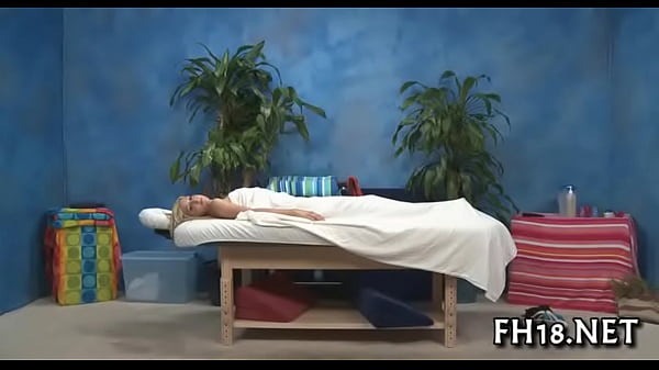 Gal speelt met een dikke schlong 5