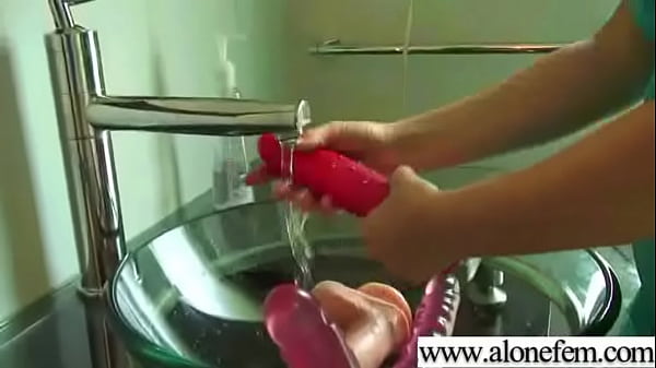Harde Meid In Tape Met Speelgoed