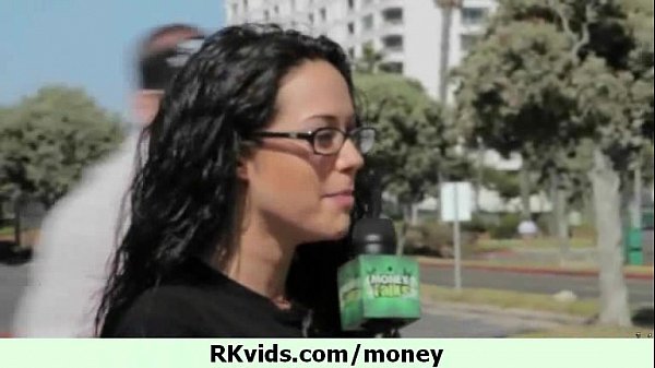 Blowjob en pussyfuck voor geld