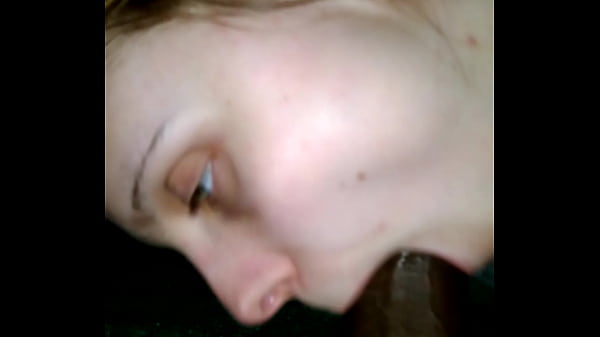 Zooi in de keel van een sexy blonde