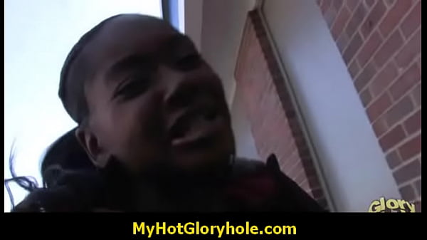 Gloryhole: 4-5 Mannen Zullen Je Zien Wat Ze Zien
