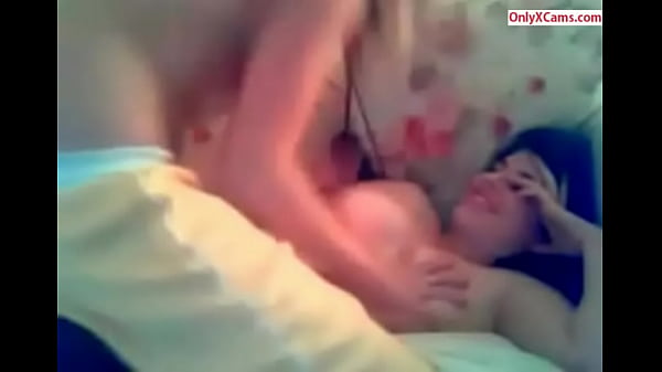 Harde Teensters Zoenen, Knijpen en Strippen op Webcam