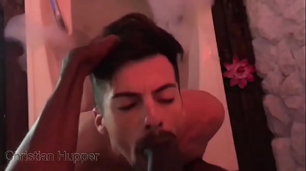 Foda com o novinho magrinho de 18 anos e um pauzão de 23cm grosso.