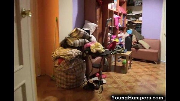 Jonge met kleine borstjes die het diepste nemen 3
