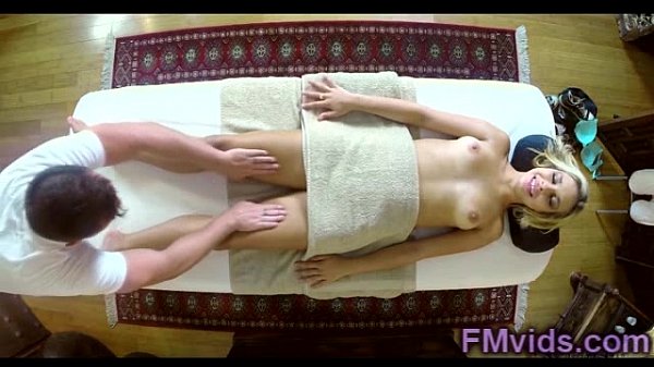Blonde na massage gefuckt