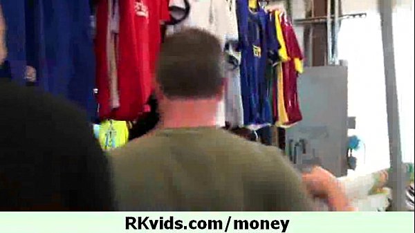 Laat me je pussy zien, ik geef je cash!