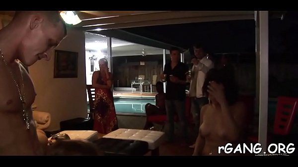 Studs: 5 Sexy Meiden in een Gangbang