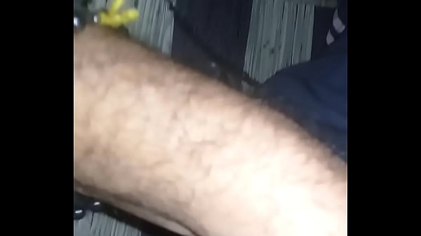 garotão batendo masturbação