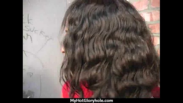 Ebony Teenen Slikken 8 Pooten in Gloryhole