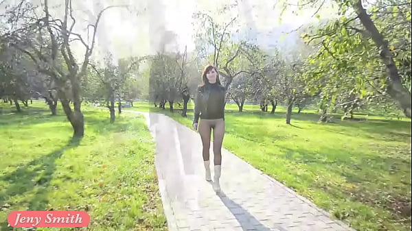Jeny Smith: Pantyhose pak in openbaar