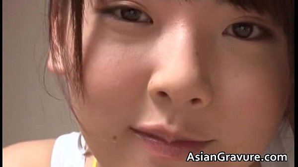 Japanse meid stripteaset
