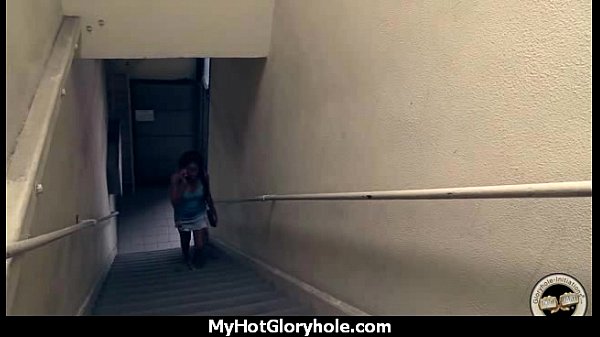 Ebony Gloryhole POV: Strangers Zonder Hinder
