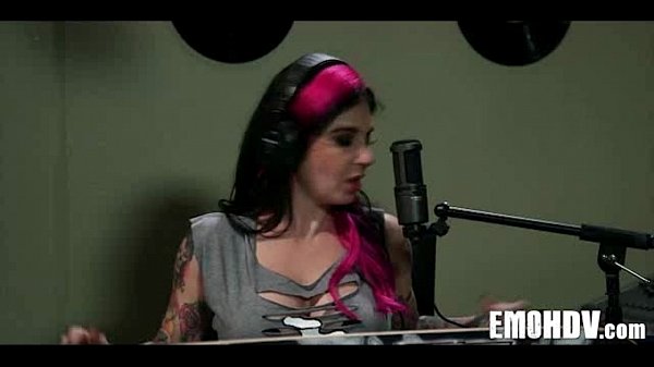 Emo Slut met Tattoos 1310 5