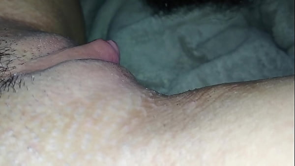Ik zuig mijn stiefmoederpussy tot ze 6 keer komt