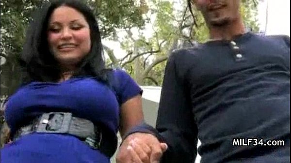 Harde MILF thuis gefuckt en gespermd
