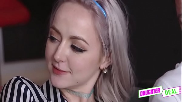 Handjob voor Alison Rey & Iris Rose